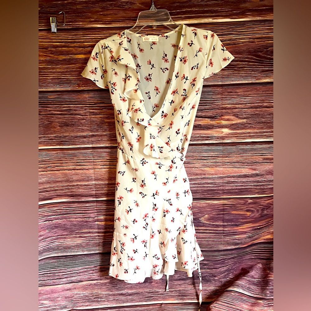 ROMWE  Wrap Around Flower Dress. Size Medium/ 6.